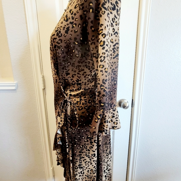 BCBG Paris Leopard Print Wrap 3/4 Bell Sleeves Dress Brown Black Tan L - Picture 15 of 15